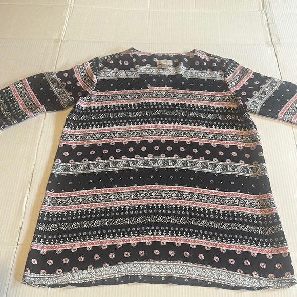 Loft outlet V neck Black pink white blue Patterned elbow Sleeve Top blouse sz M - Picture 1 of 9